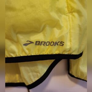Brooks Lightweight Windbreaker Jacket